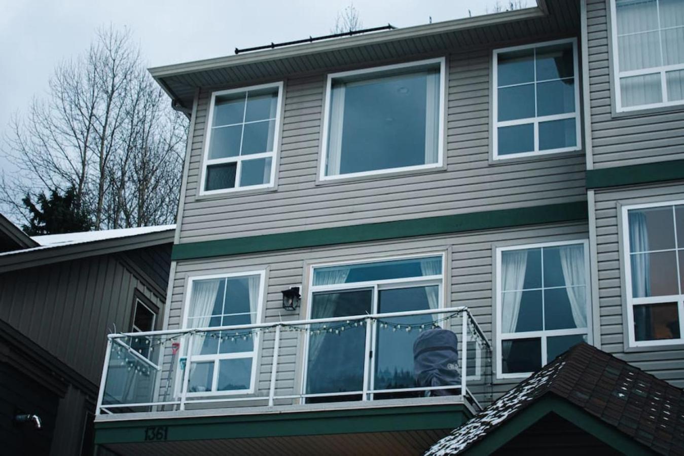 Burfield Lodge, Ski In Ski Out with Hot Tub