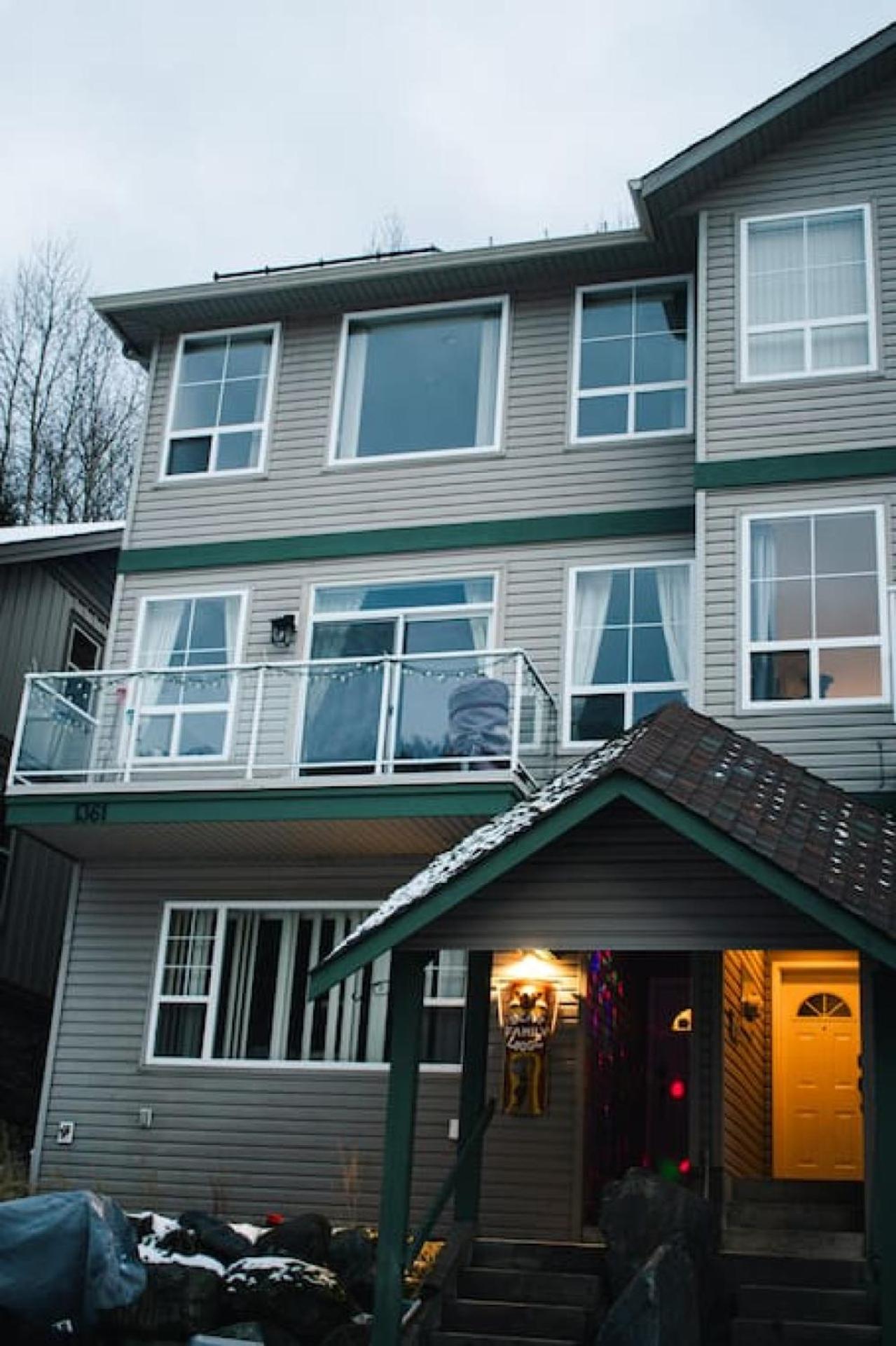 Burfield Lodge, Ski In Ski Out with Hot Tub