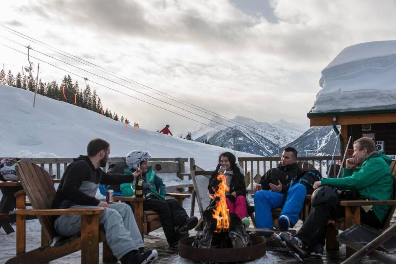 Moguls, Lofted Ski in Ski Out with Hot Tub Access - Image 3
