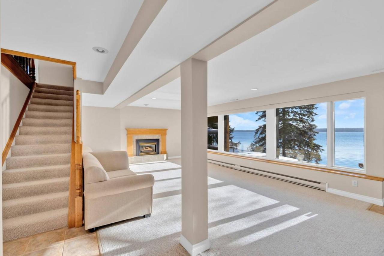 Stunning 4BR Cottage with Lake View