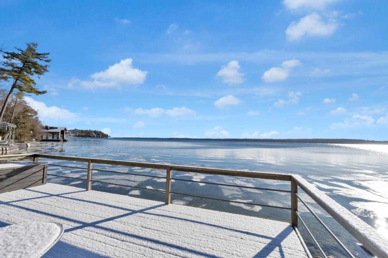 Stunning 4BR Cottage with Lake View