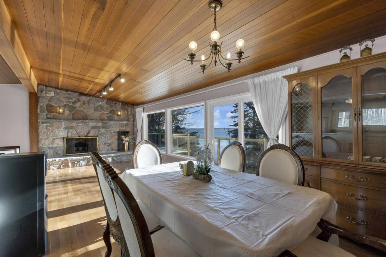 Stunning 4BR Cottage with Lake View