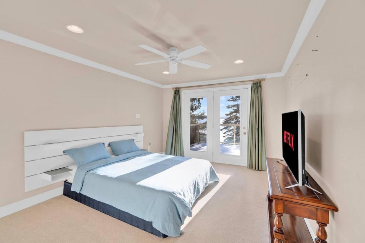 Stunning 4BR Cottage with Lake View