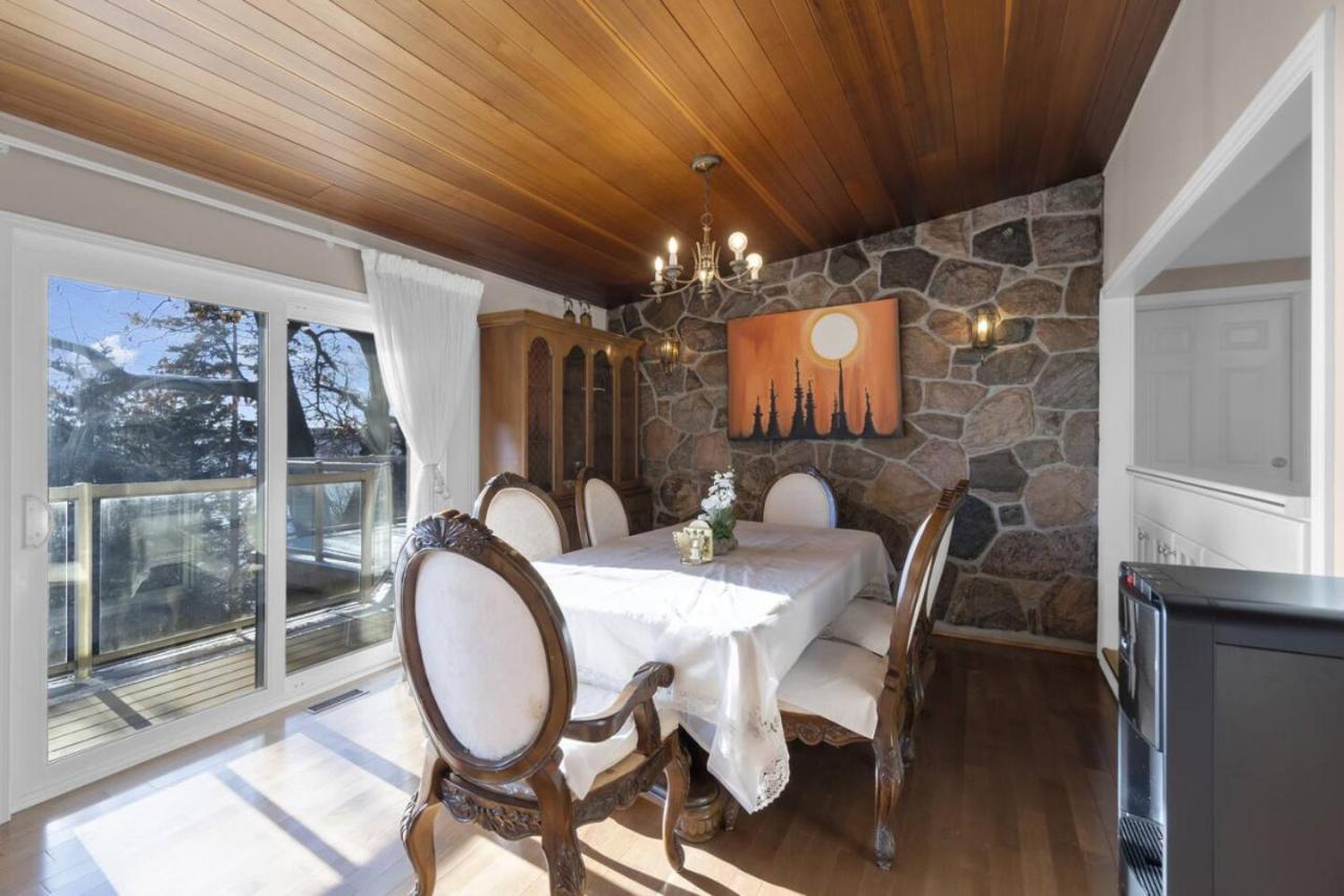 Stunning 4BR Cottage with Lake View