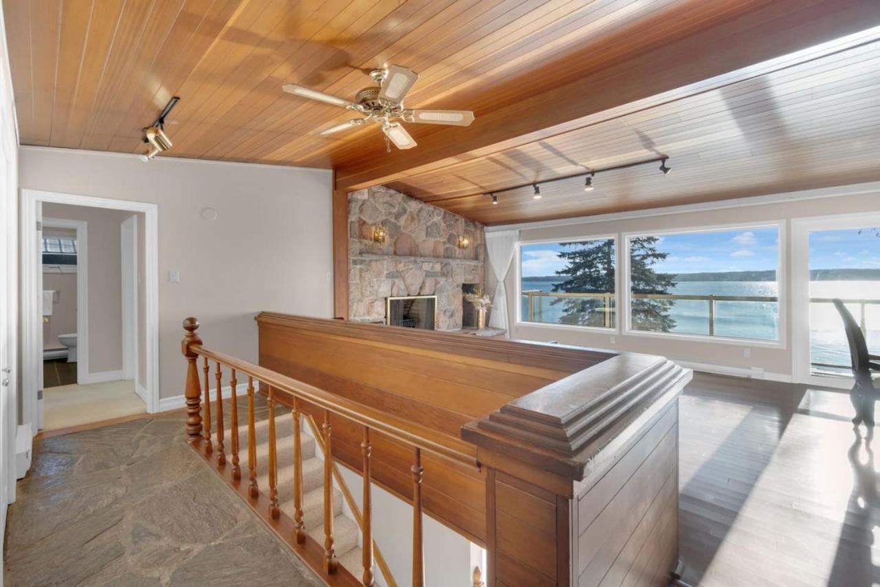 Stunning 4BR Cottage with Lake View
