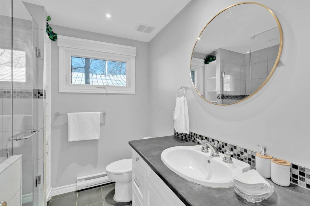 Stunning 4BR Cottage with Lake View
