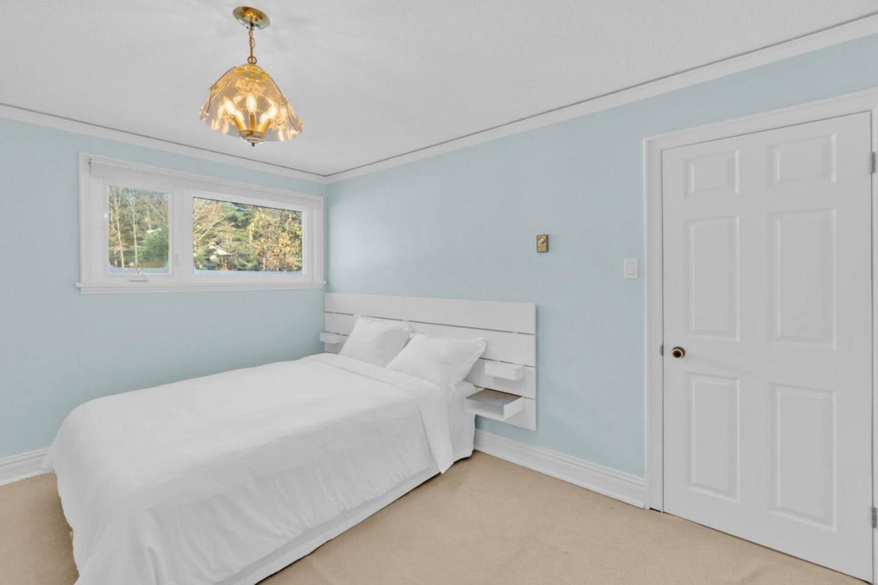 Stunning 4BR Cottage with Lake View