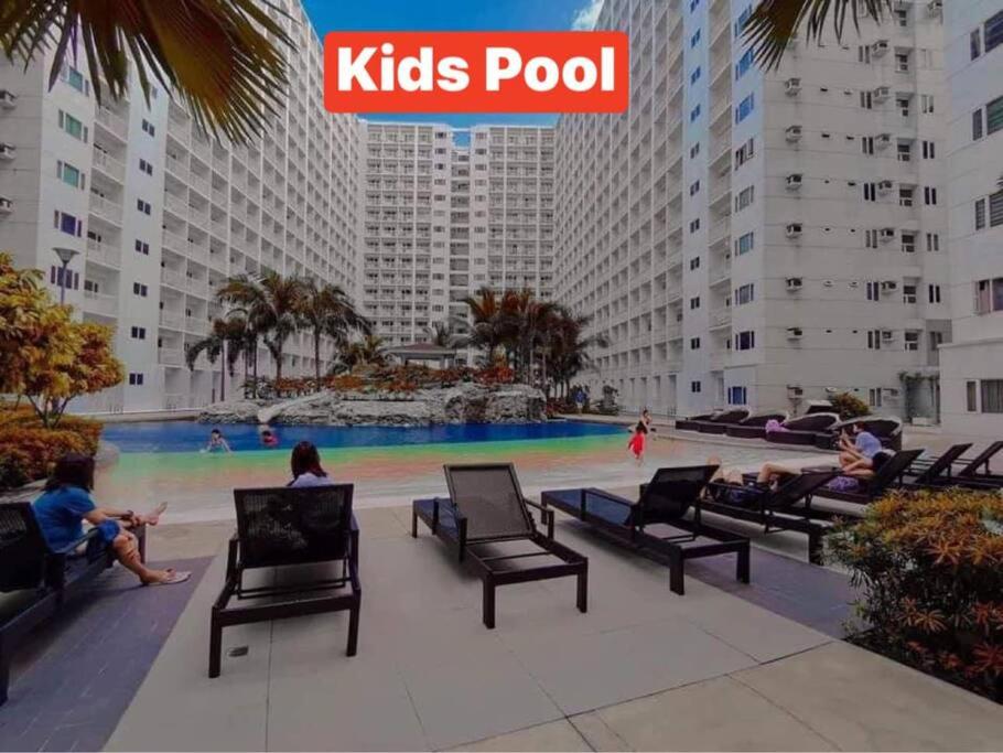 Shore Residence D21 shortwalk MOA Balconypoolview view 3