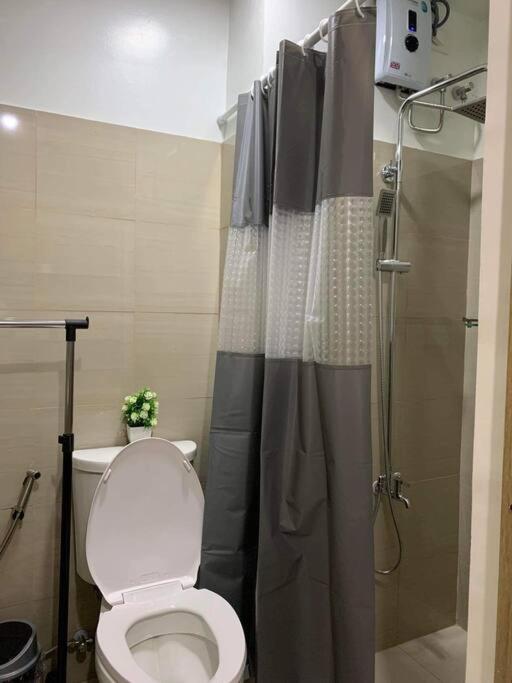 Shore Residence D21 shortwalk MOA Balconypoolview view 5