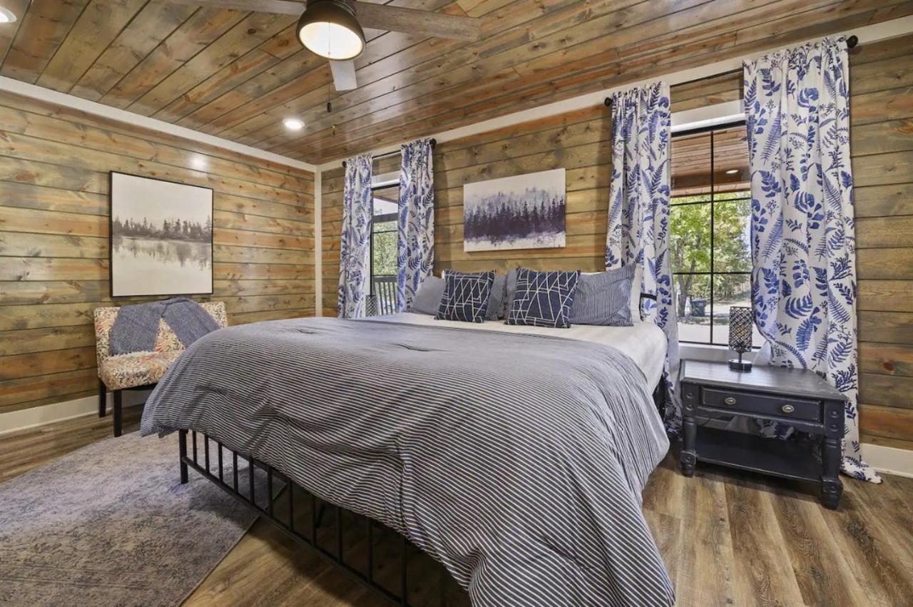 Deluxe Forest Haven Hot Tub Sleeps 10 view 4