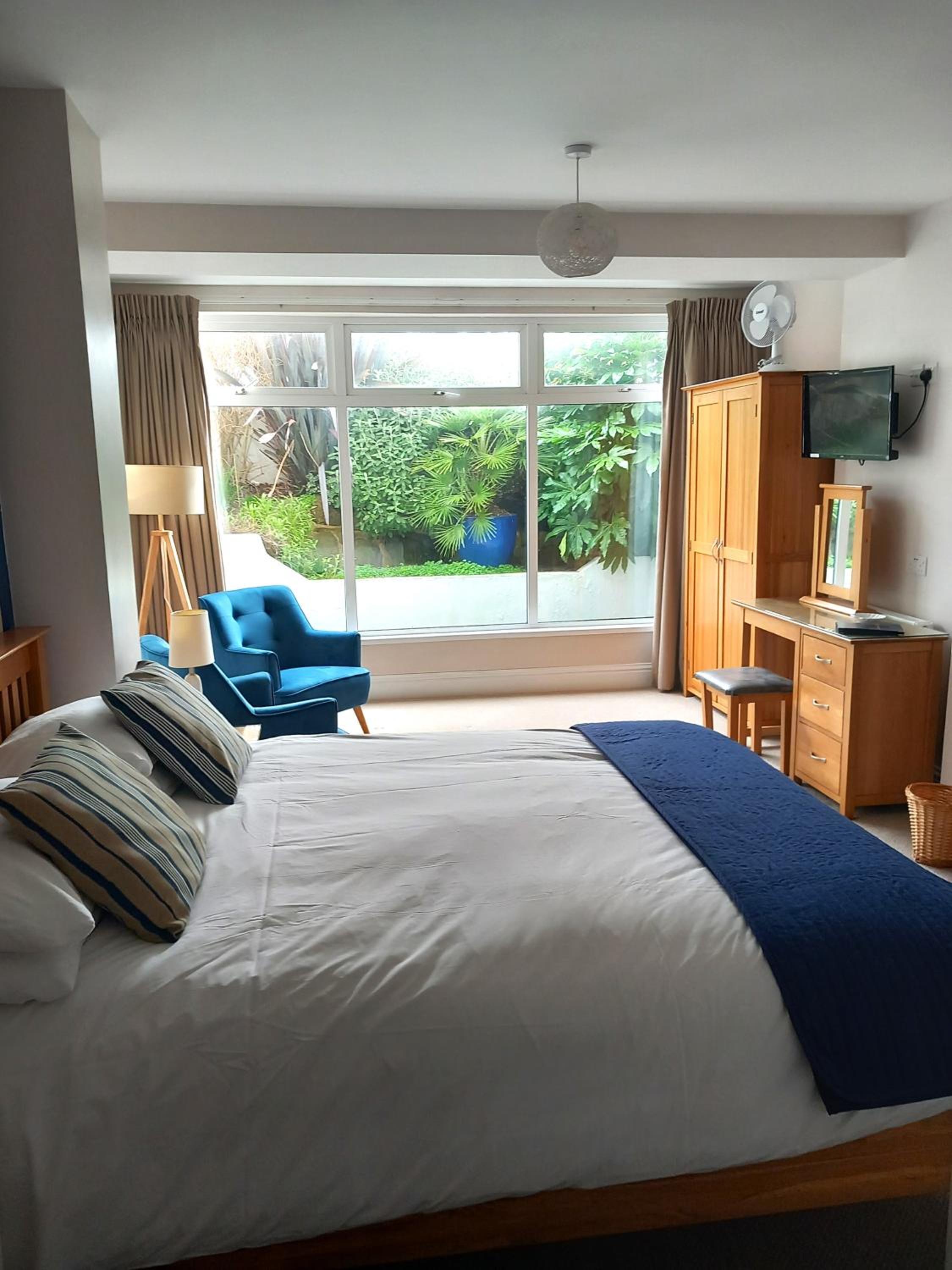 Breakers Bed and Breakfast