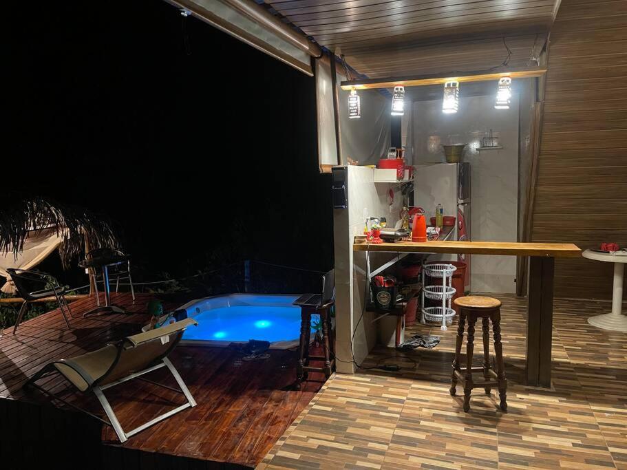 Chalés do AVOHAY, lindo chalé com privativa banheira hidromassagem aquecida, apenas 2 minutos da Vila de São Jorge Chalé Guita