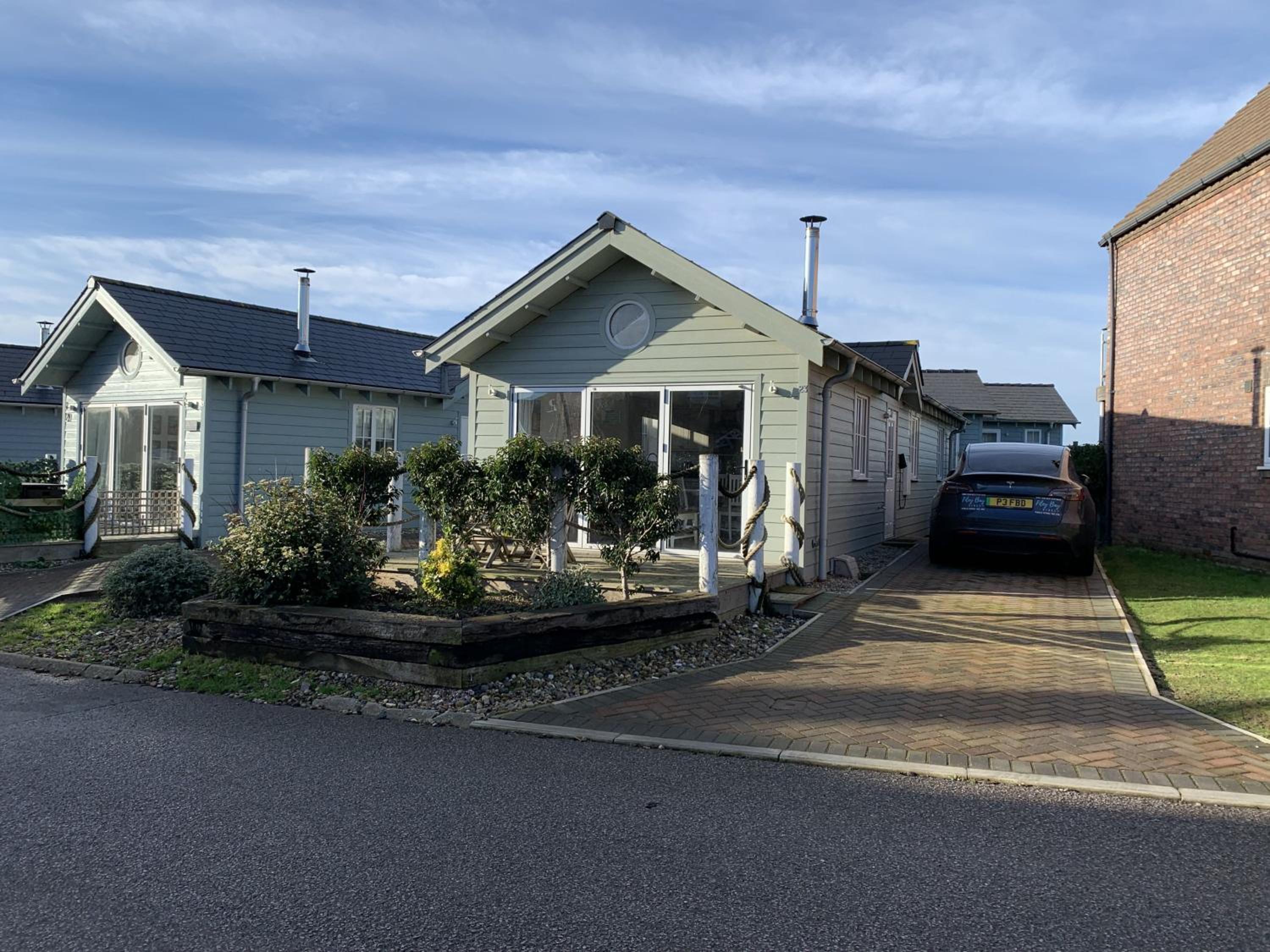 Sophies, The Bay, 2 bedrooms with ensuites, parking with EV point, 2 dogs welcome