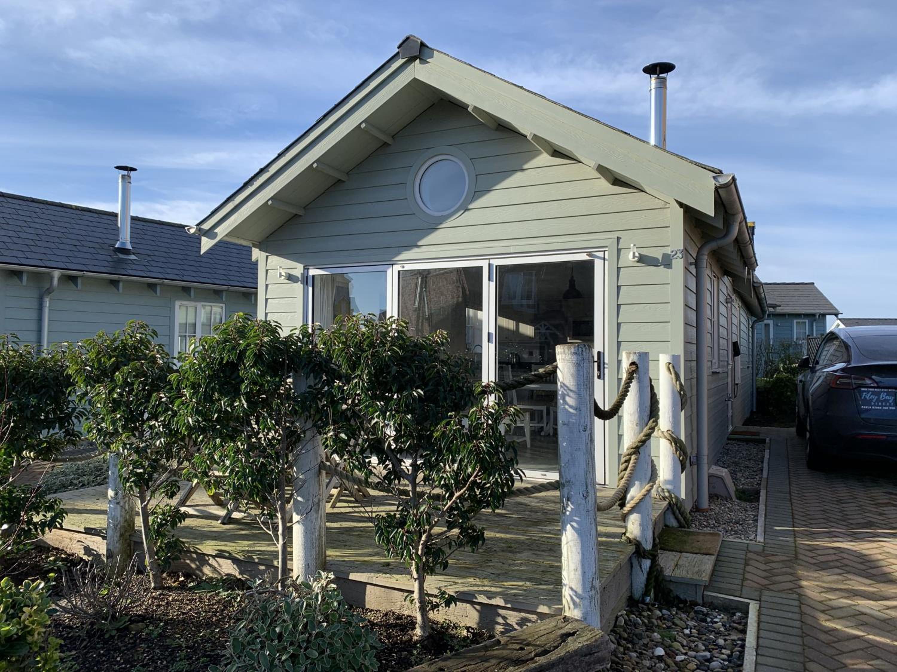 Sophies, The Bay, 2 bedrooms with ensuites, parking with EV point, 2 dogs welcome