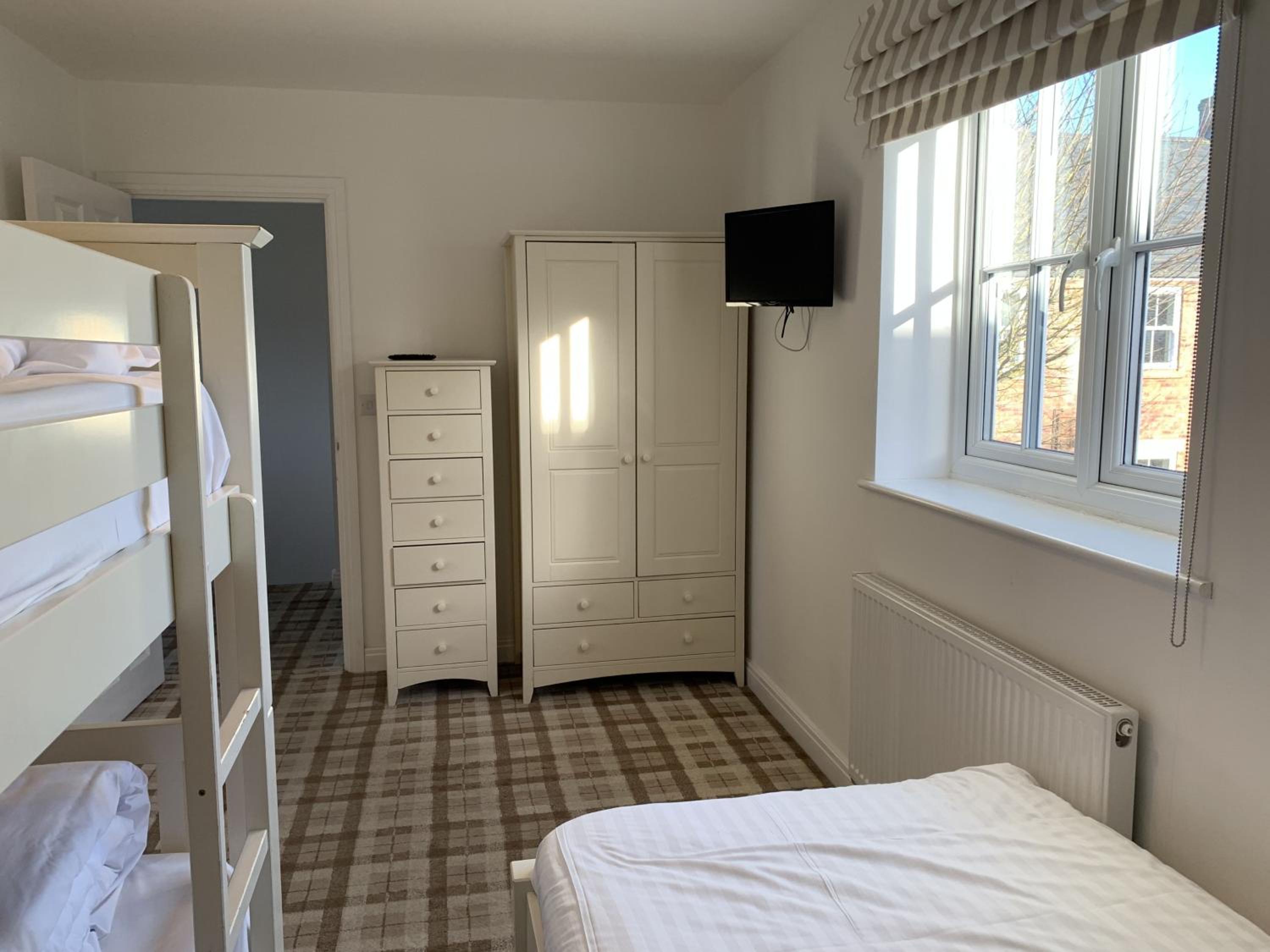 Bay Tree House - The Bay Filey, sleeps 8, 2 dogs welcome