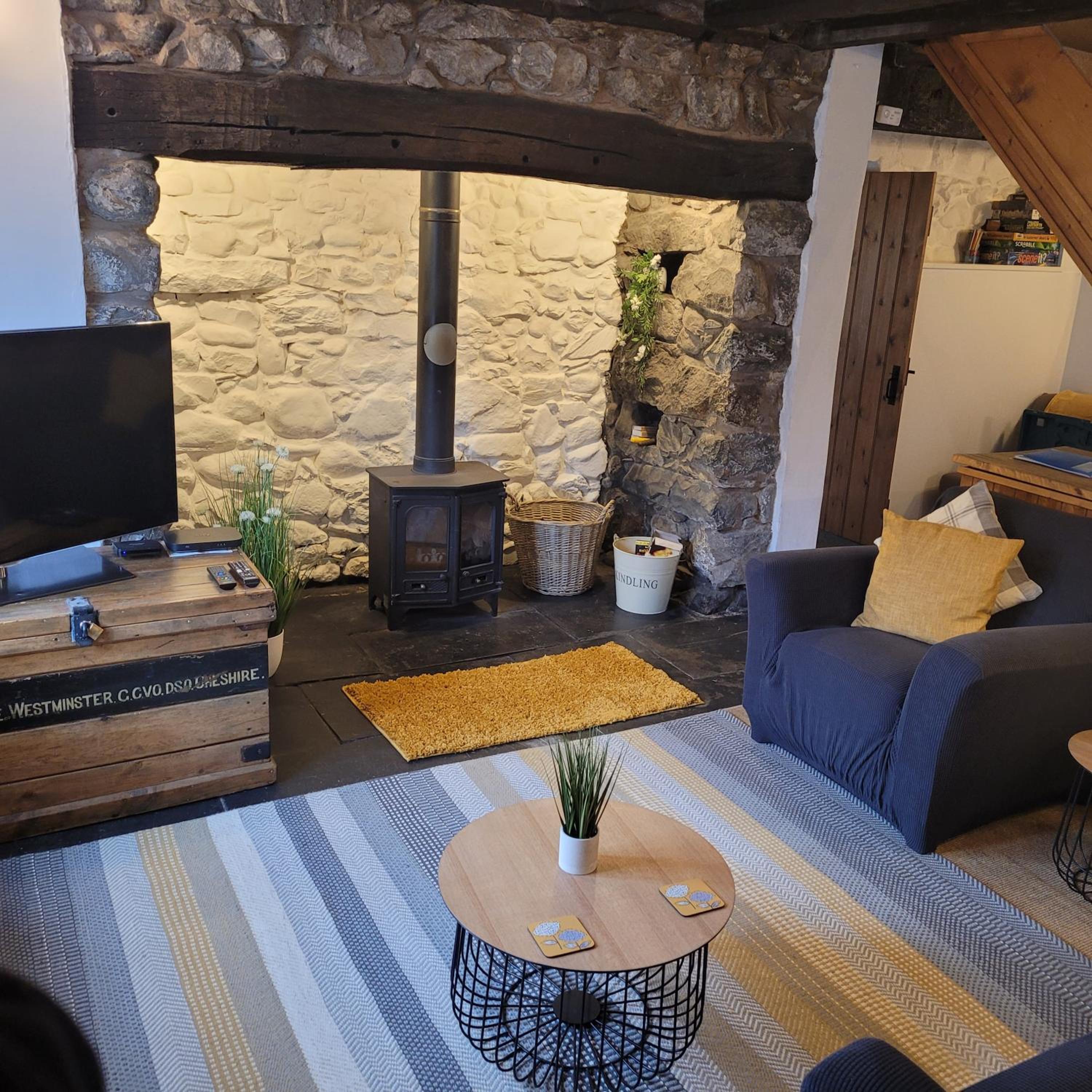 Cosy modern cottage by the sea, heart of snowdonia view 3
