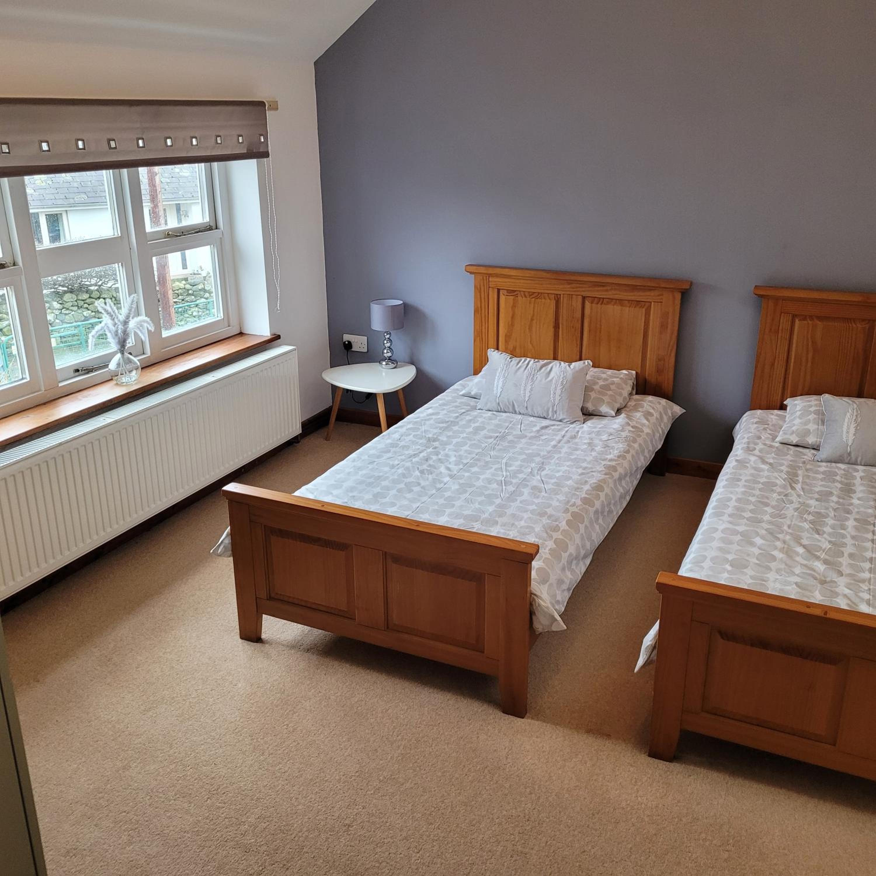 Cosy modern cottage by the sea, heart of snowdonia view 2