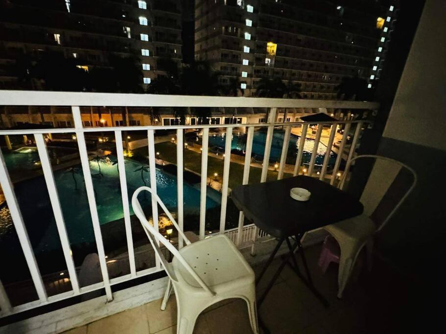 SHELL RESIDENCE C23 Shortwalk MOA Balcony poolview