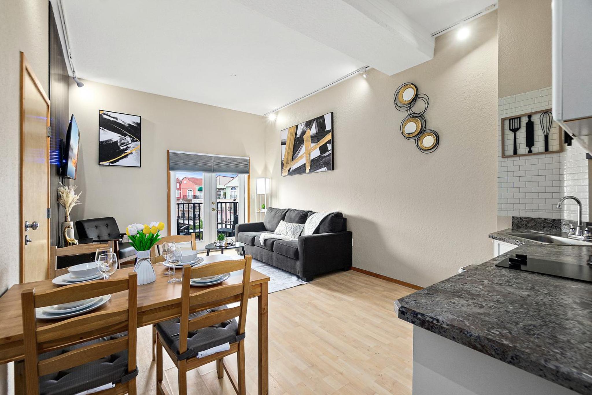 European style Queen Suite in Palm Coast - Best view with Balcony near Beaches! view 3