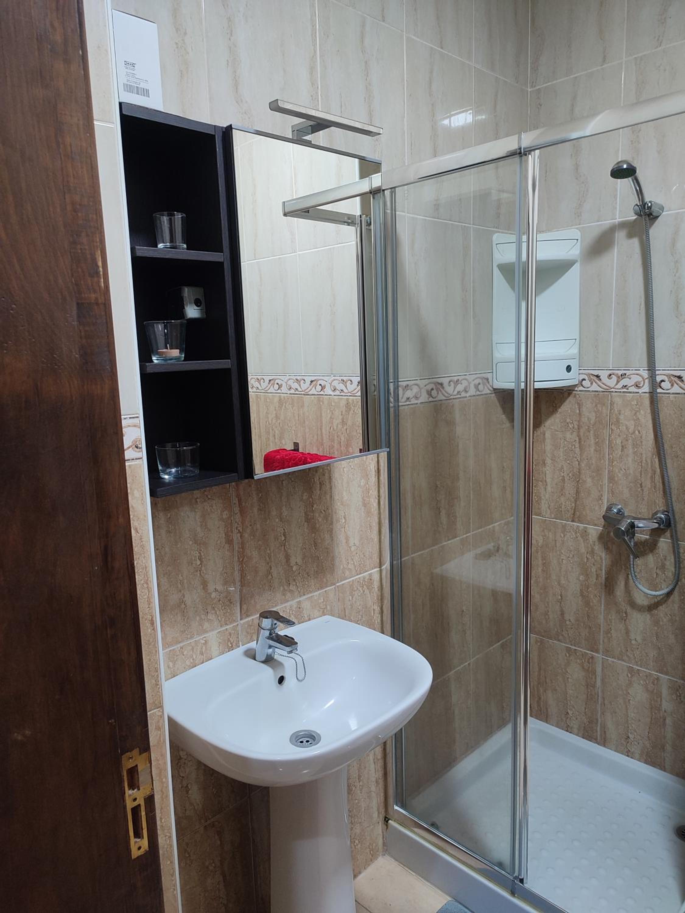 Habitación matrimonial en casa compartida