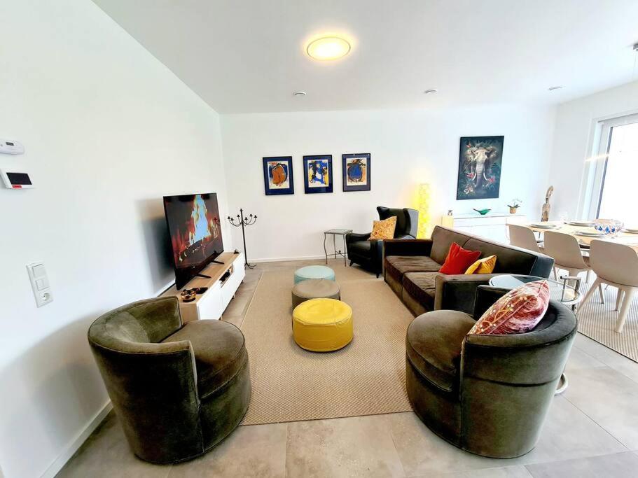 Luxurious 5 bedrooms house view 4