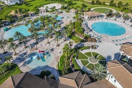 Cozy Family 3BR retreat w 2 waterparks