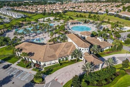 Cozy Family 3BR retreat w 2 waterparks