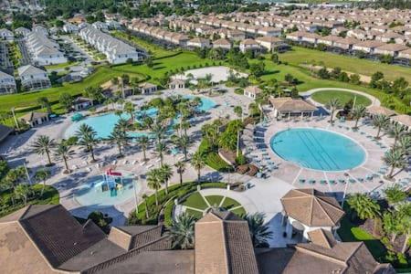 Cozy Family 3BR retreat w 2 waterparks