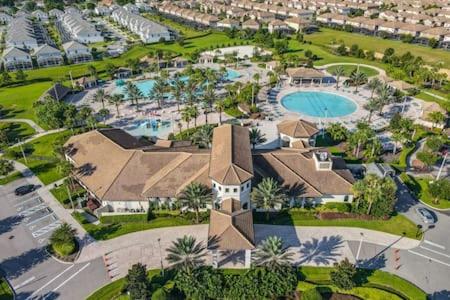 Cozy Family 3BR retreat w 2 waterparks