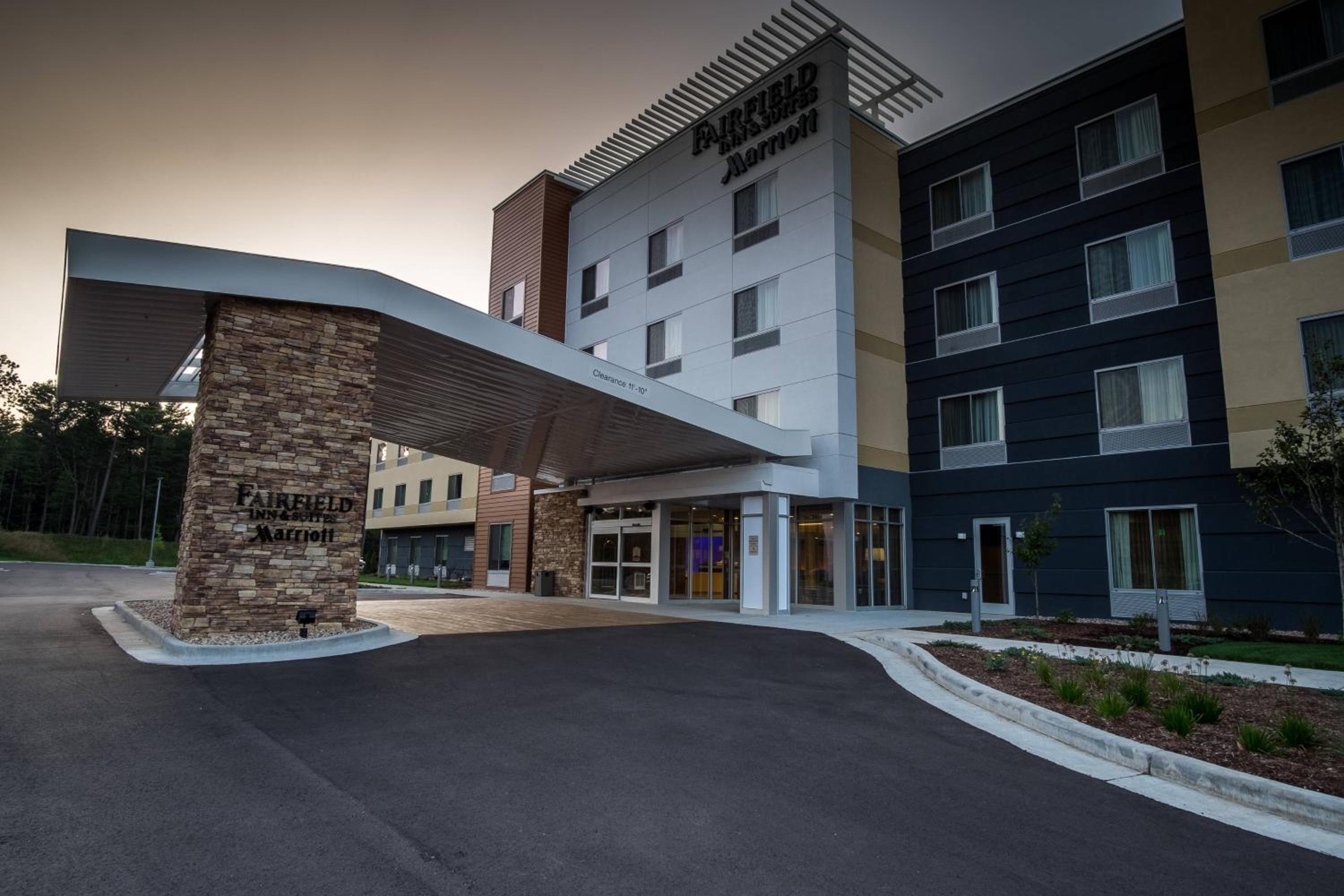 Hotel Fairfield Inn & Suites by Marriott Wisconsin Dells - Image 1