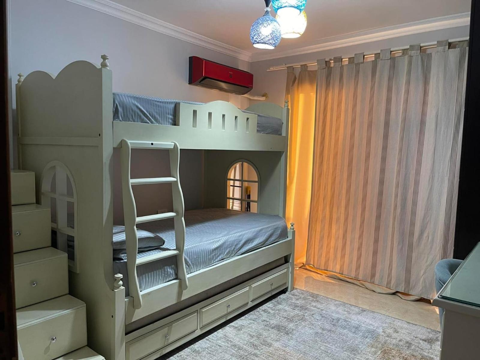 Quiet and distinctive apartment with a wonderful v
