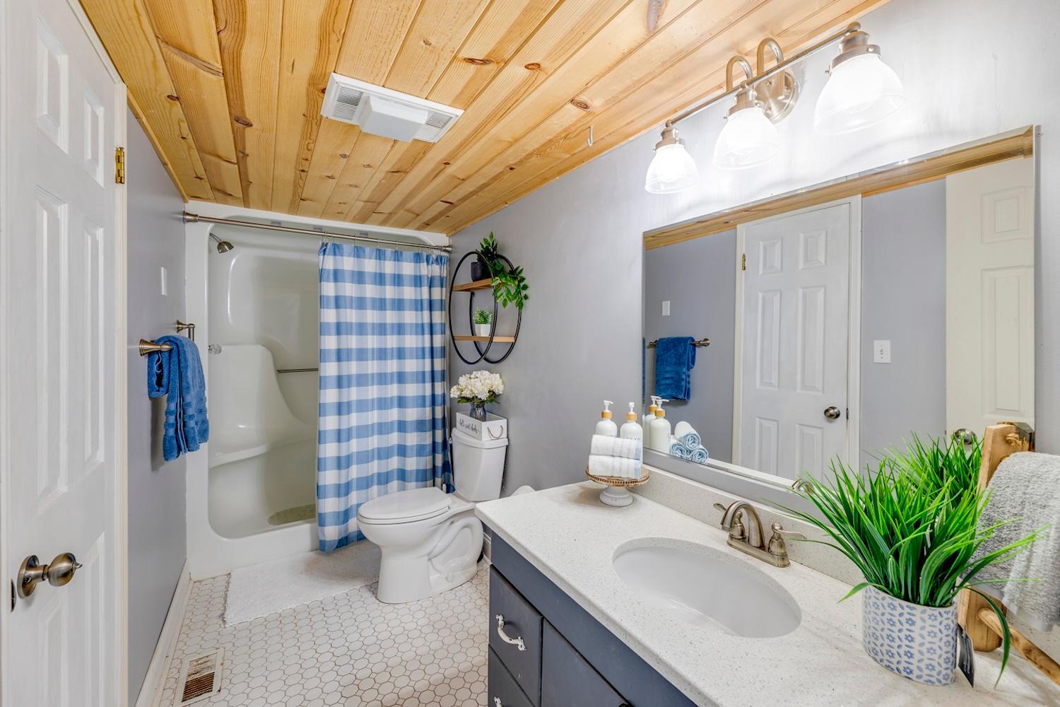 Grand Lake Escape: Serenity Meets Space