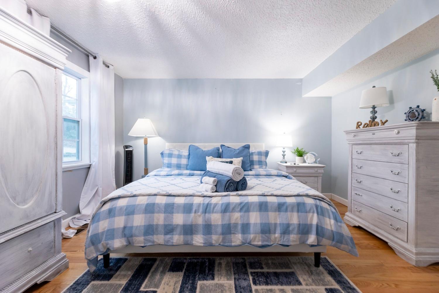 Grand Lake Escape: Serenity Meets Space