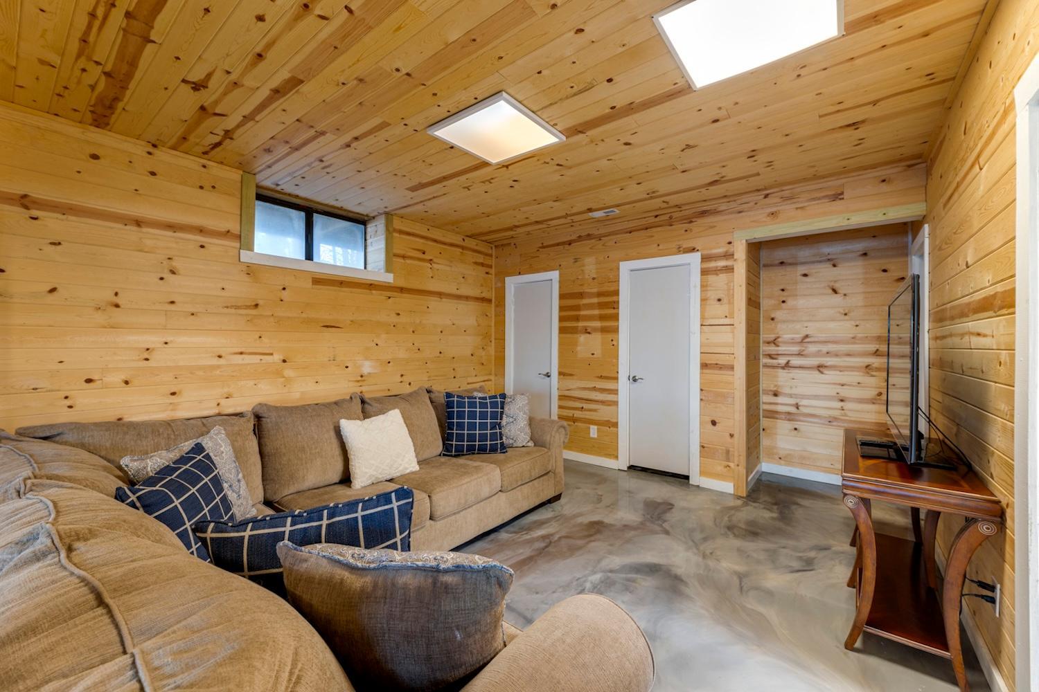 Grand Lake Escape: Serenity Meets Space