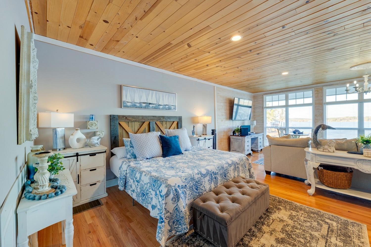 Grand Lake Escape: Serenity Meets Space