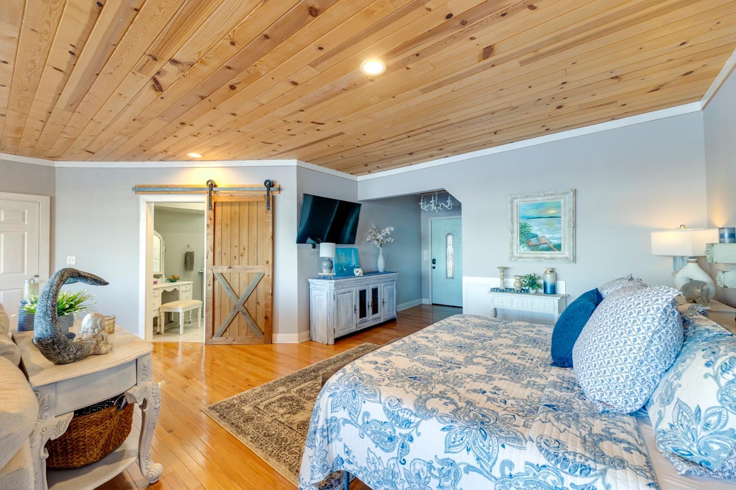 Grand Lake Escape: Serenity Meets Space