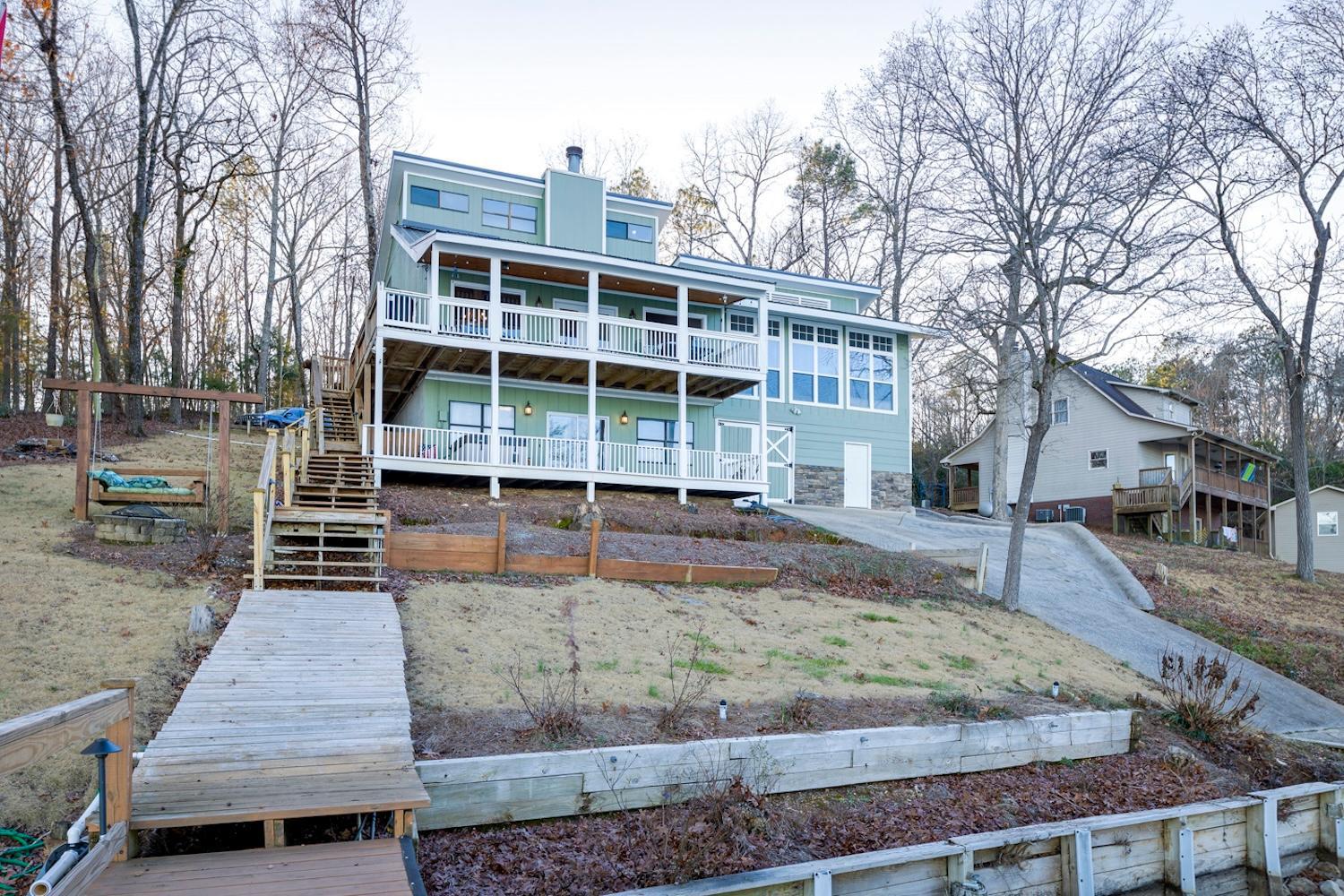 Grand Lake Escape: Serenity Meets Space