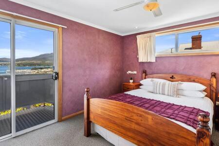 City Lights Getaway 6Kms from CBD, Sleeps10