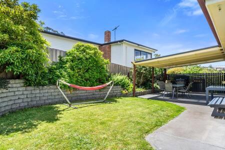 City Lights Getaway 6Kms from CBD, Sleeps10