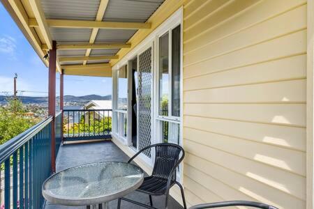 City Lights Getaway 6Kms from CBD, Sleeps10