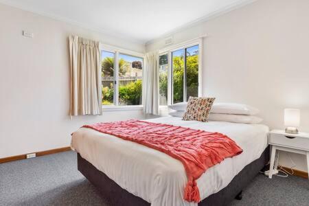 City Lights Getaway 6Kms from CBD, Sleeps10