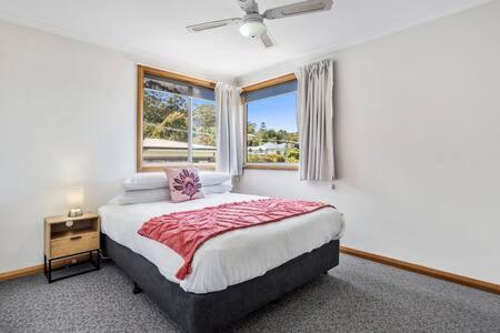 City Lights Getaway 6Kms from CBD, Sleeps10