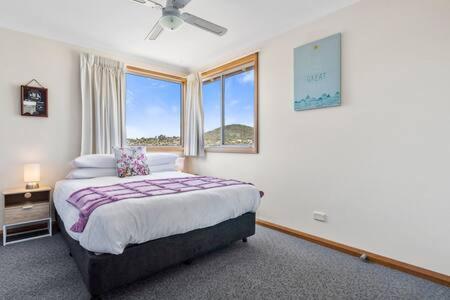 City Lights Getaway 6Kms from CBD, Sleeps10