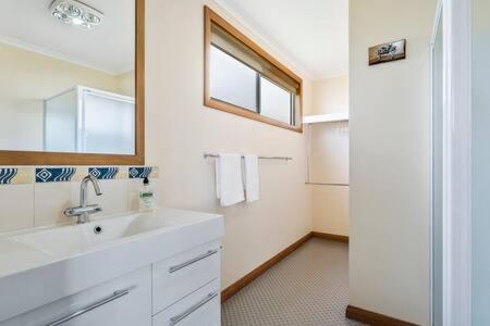 City Lights Getaway 6Kms from CBD, Sleeps10