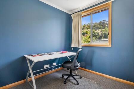City Lights Getaway 6Kms from CBD, Sleeps10
