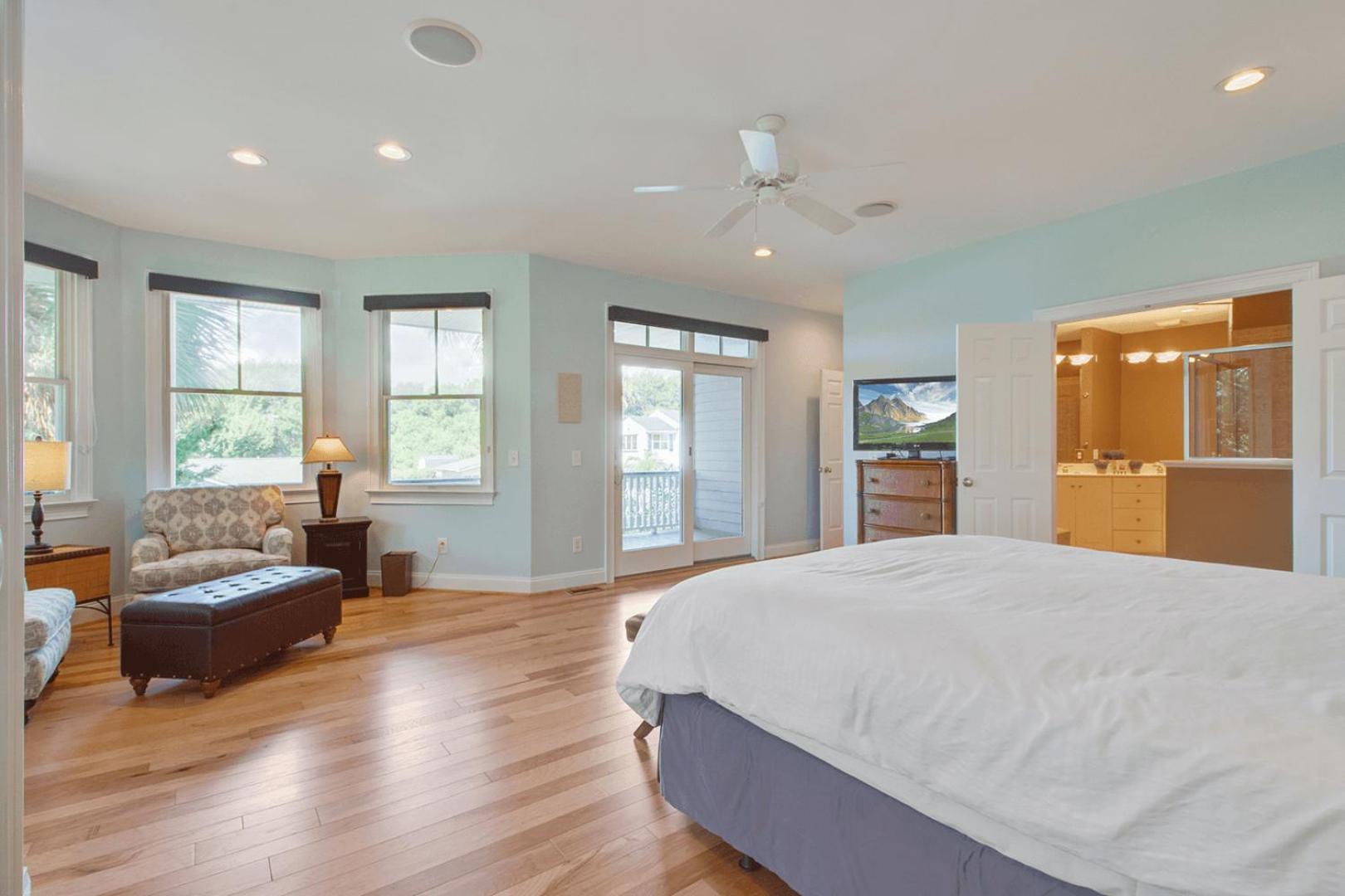 2701 Palm Boulevard by AvantStay Steps to the Beach Ping Pong Putting Green