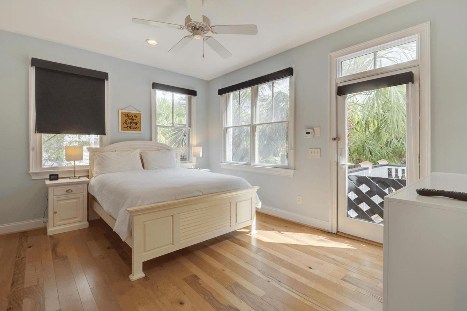 2701 Palm Boulevard by AvantStay Steps to the Beach Ping Pong Putting Green
