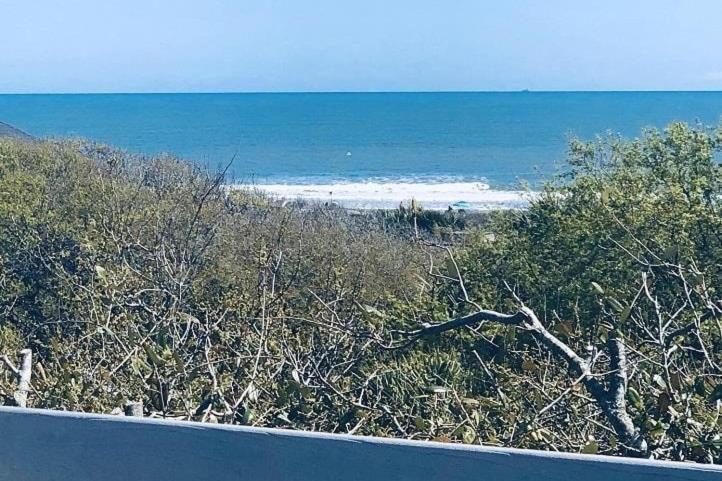 2701 Palm Boulevard by AvantStay Steps to the Beach Ping Pong Putting Green