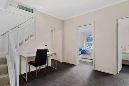 Hidden Bay Retreat-5 Bed- 15min to Hobart