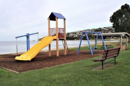 Hidden Bay Retreat-5 Bed- 15min to Hobart